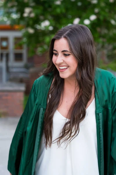 College Grad op de Campus in Oregon — Stockfoto