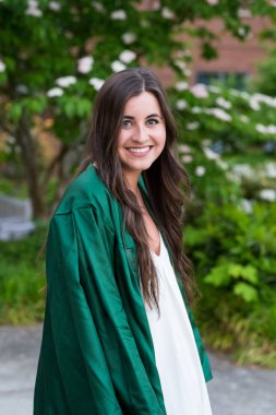 Üniversite mezunu Oregon kampüste