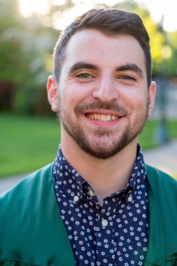 Üniversite mezunu Oregon kampüste