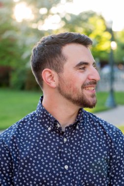 Üniversite mezunu Oregon kampüste