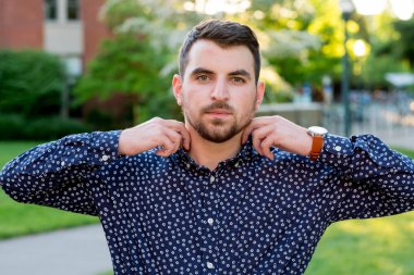 Üniversite mezunu Oregon kampüste