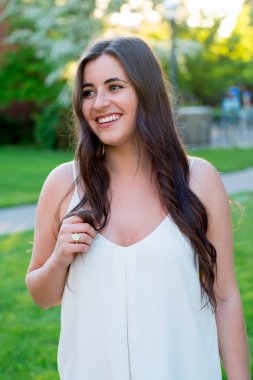 Üniversite mezunu Oregon kampüste