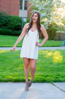 Üniversite mezunu Oregon kampüste