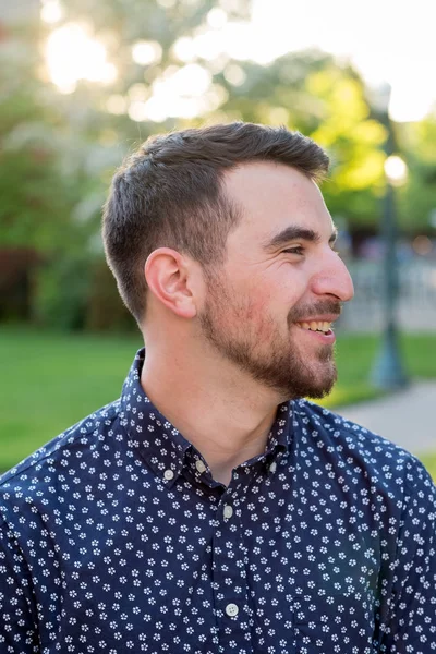 Üniversite mezunu Oregon kampüste