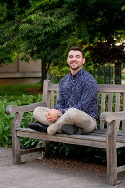 Üniversite mezunu Oregon kampüste