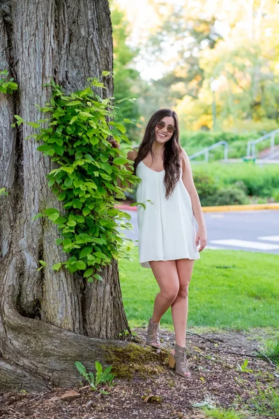 College grad auf dem campus in oregon — Stockfoto