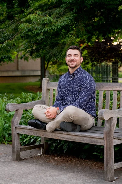 Üniversite mezunu Oregon kampüste