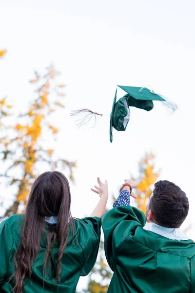 College Grad op de Campus in Oregon — Stockfoto