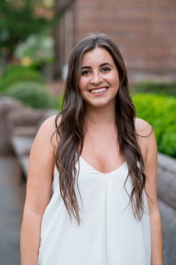 Üniversite mezunu Oregon kampüste