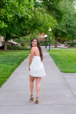 Üniversite mezunu Oregon kampüste