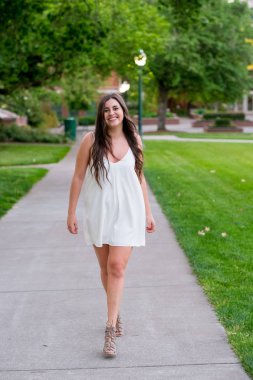 Üniversite mezunu Oregon kampüste