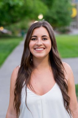 Üniversite mezunu Oregon kampüste