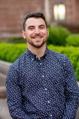 Üniversite mezunu Oregon kampüste