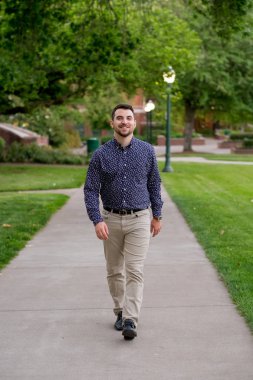 Üniversite mezunu Oregon kampüste