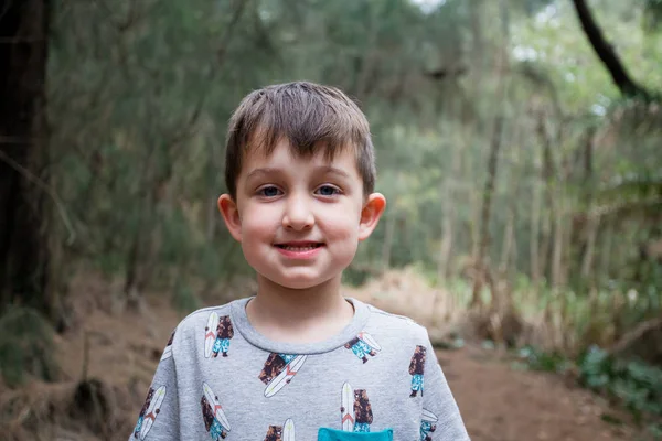 Beş yaşındaki çocuk portre — Stok fotoğraf