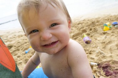 Sahilde bir yaşında