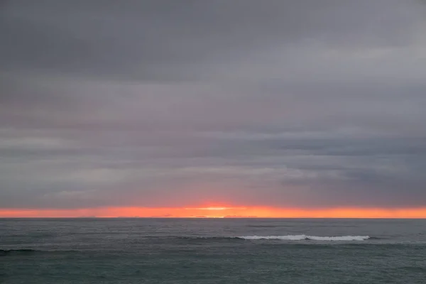 Hermosa playa hawaiana al amanecer — Foto de Stock