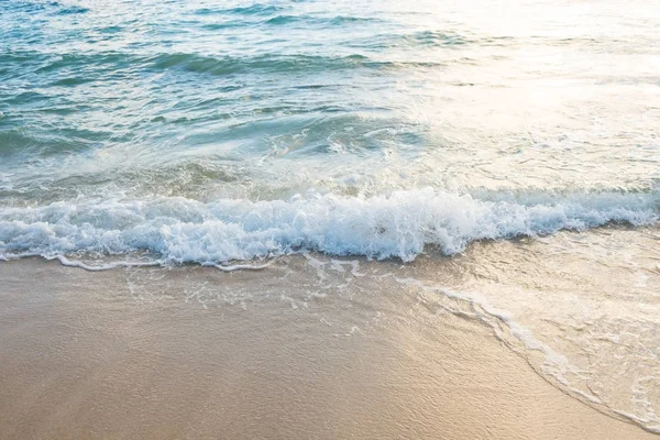 Hermosa playa hawaiana al amanecer — Foto de Stock