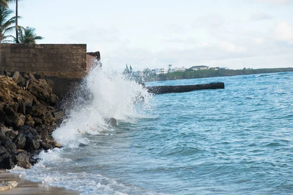 Bellissima spiaggia hawaiana all'alba — Foto Stock