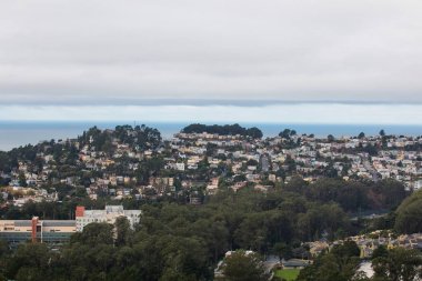 İkiz Tepeler sisli San Francisco Kaliforniya