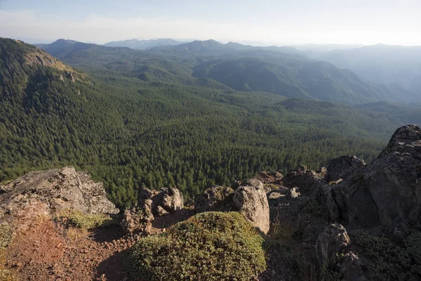 Caminata de montaña de hierro en Oregon — Foto de Stock
