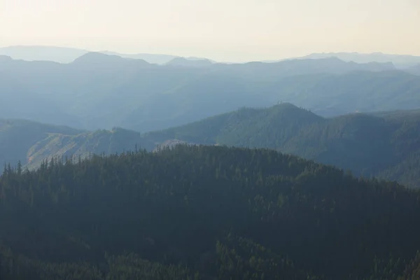 Caminata de montaña de hierro en Oregon — Foto de Stock