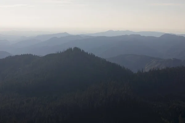 Caminata de montaña de hierro en Oregon —  Fotos de Stock