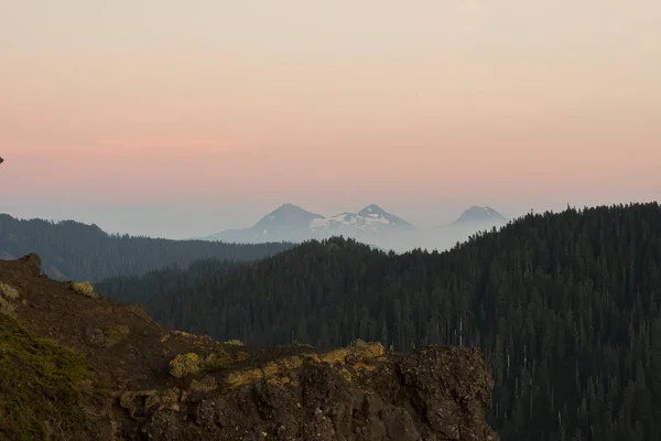 Caminata de montaña de hierro en Oregon — Foto de Stock