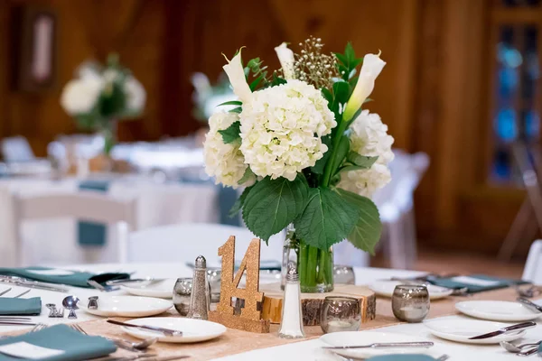 Svatební svíčka Centerpieces na recepci — Stock fotografie