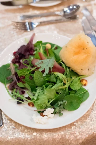 Свадебный салат — стоковое фото