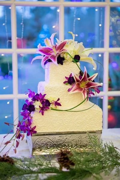 Bolo de casamento na recepção — Fotografia de Stock