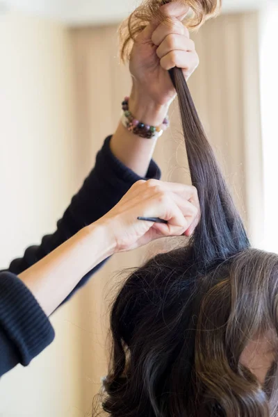 Bridal Hair Stylist at Wedding — Stock Photo, Image