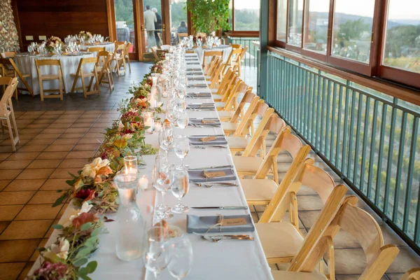 Bröllop mottagning bord på vingården bröllop — Stockfoto