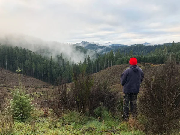 オレゴン州のヘラジカを狩る男 — ストック写真