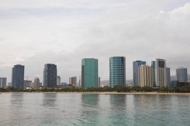 Ala Moana Beach ve şehir binaları