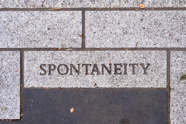 Motiverande typografi tegel trottoaren — Stockfoto