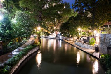 Tarihi San Antonio nehir yürüyüş geceleri
