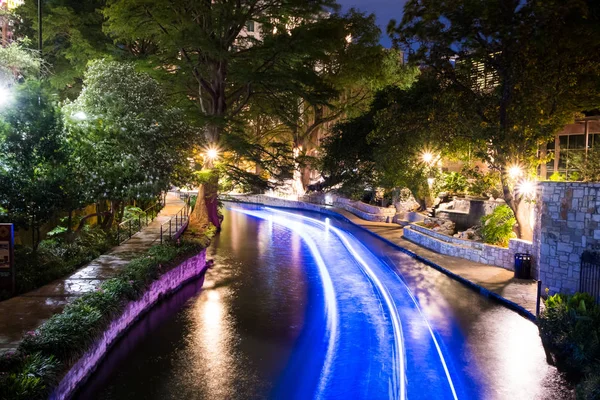 Historische San Antonio River lopen 's nachts — Stockfoto