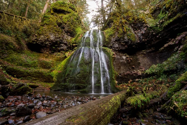 Spirit Falls Umpqua National Forest in Oregon — Stock Photo, Image