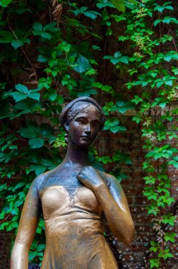 Verona İtalya 10 Haziran. 2019 Güzel Juliet heykeli