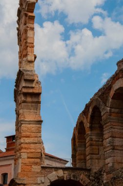 Güzel ve güneşli bir günde Verona 'da bir kömür ocağı