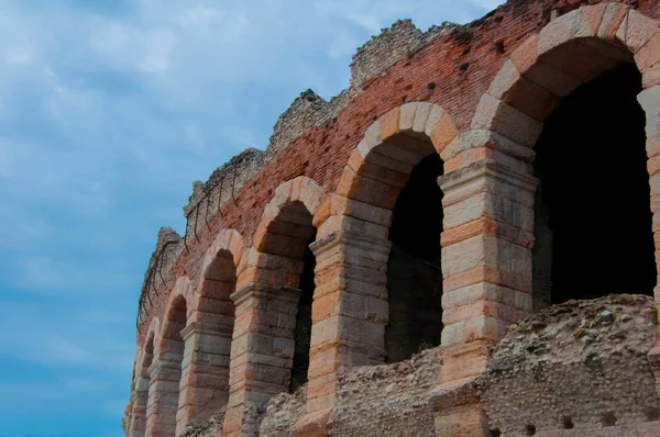 Coliseu de Verona velho na Itália em um dia ensolarado — Fotografia de Stock