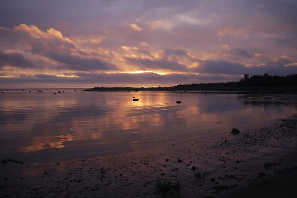 ピンクの夕日と嵐の雲 — ストック写真