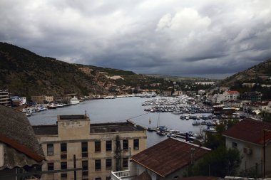 Yağmurlu havalarda Balaklava Körfezi