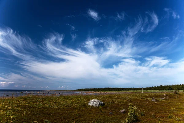 北の海と海の上に雲 — ストック写真