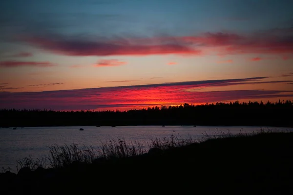 Puesta de sol ardiente y mar — Foto de Stock