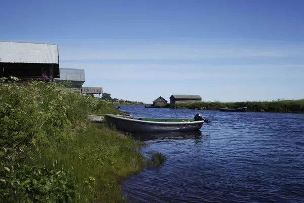 Nehir ve Hangarlar sahilde deniz