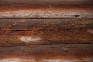 Ahşap duvar ve yıpranmış, solmuş, Silindire tomruklardan kahverengi-kirmizi, yakın çekim