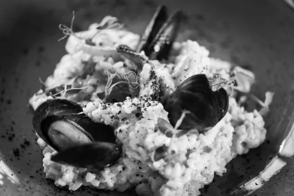 Вкусное Итальянское Ризотто Свежими Морепродуктами Овощами Специями — стоковое фото