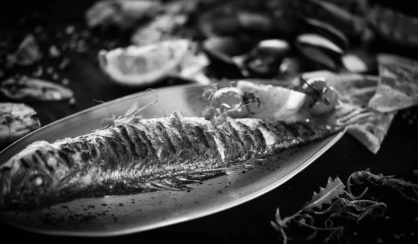 Delicious Grilled Fish Lemon Salt Pepper — Stock Photo, Image